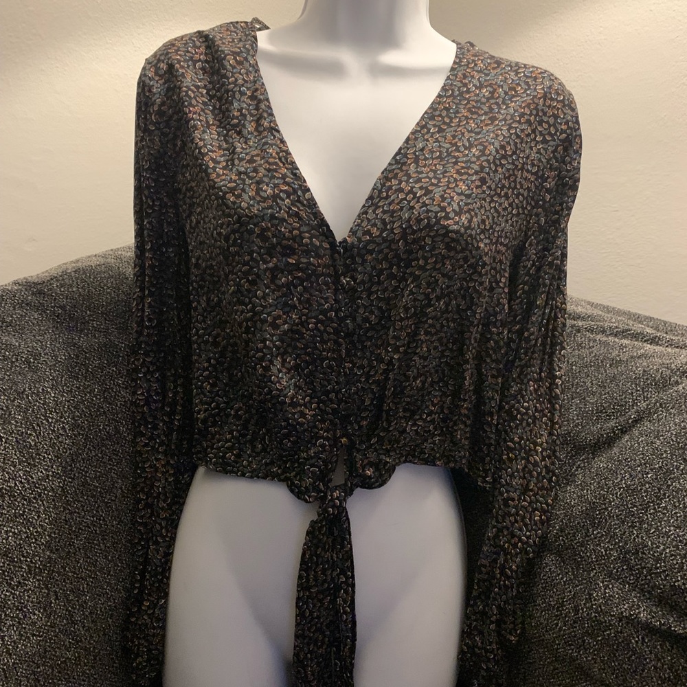 Front tie floral crop long sleeve top M